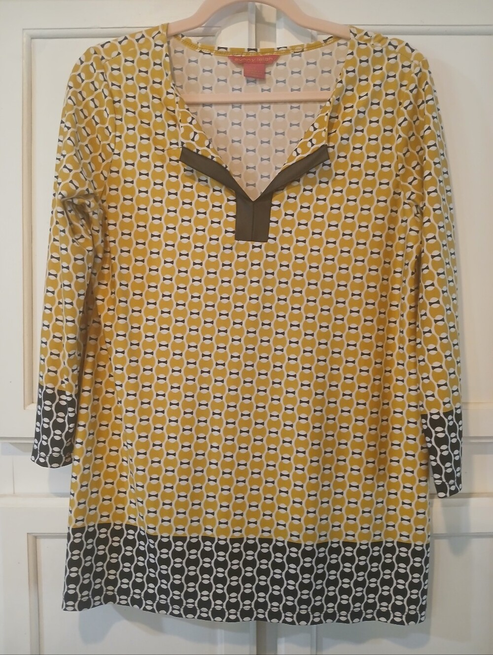 Sunny Leigh Women's Yellow & Black 3/4 Fitted Sleeves, V-neck Blouse Size S